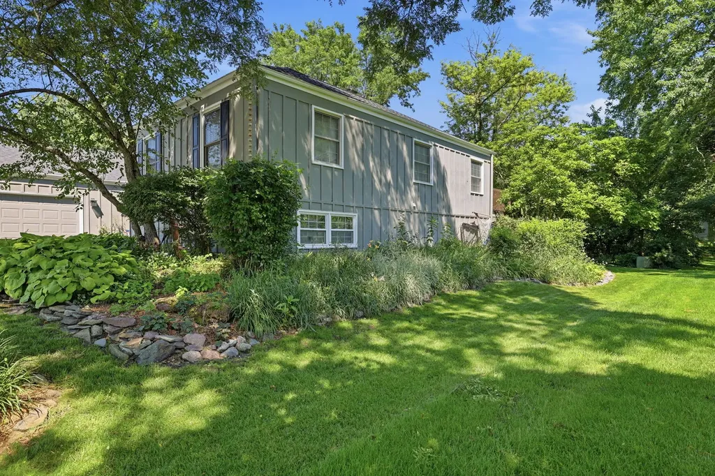 1483 Pebblestone Cove Wheaton IL 60189