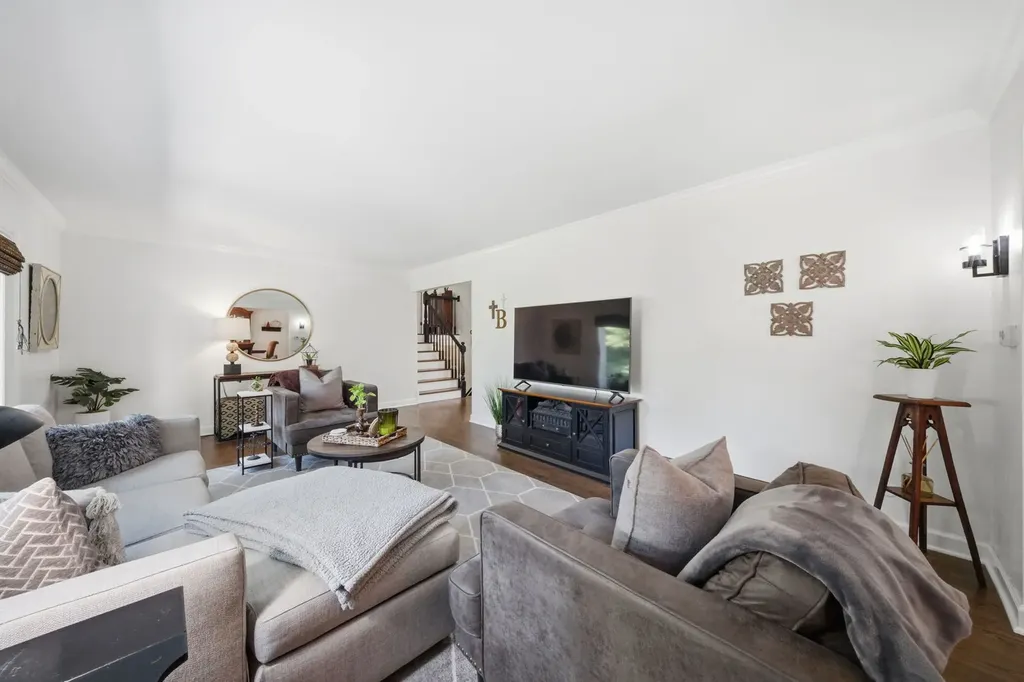 1483 Pebblestone Cove Wheaton IL 60189