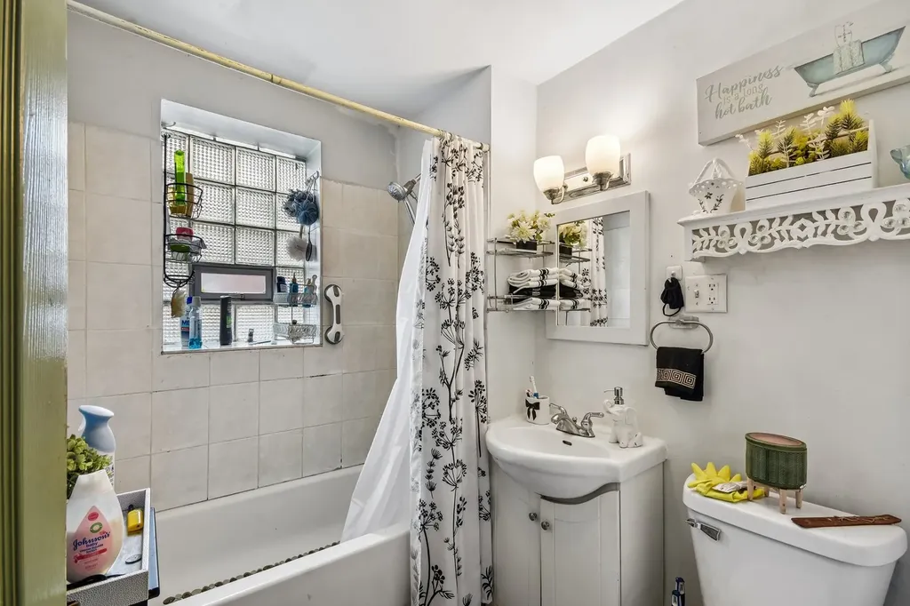 1539 North Kolin Avenue Chicago IL 60651