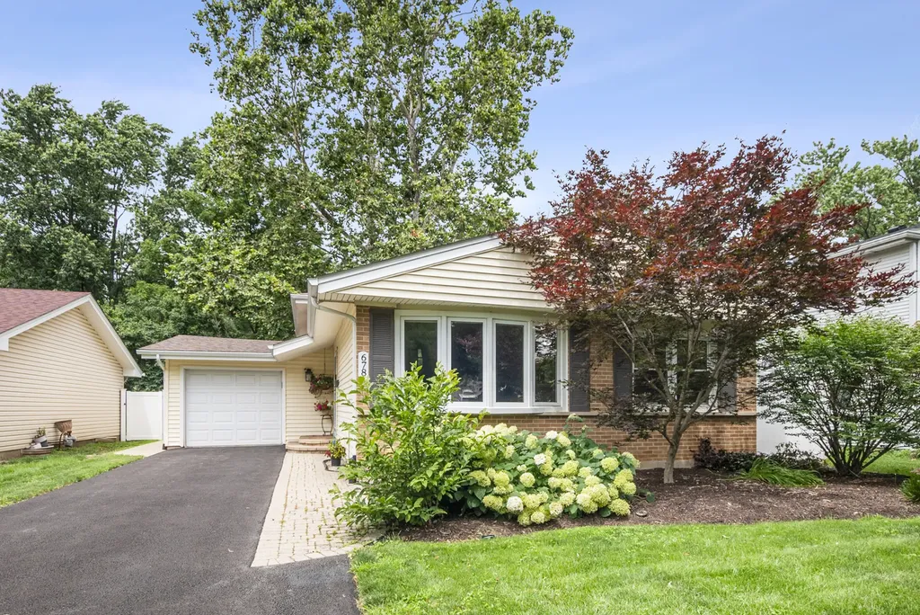 678 Sheehan Avenue Glen Ellyn IL 60137