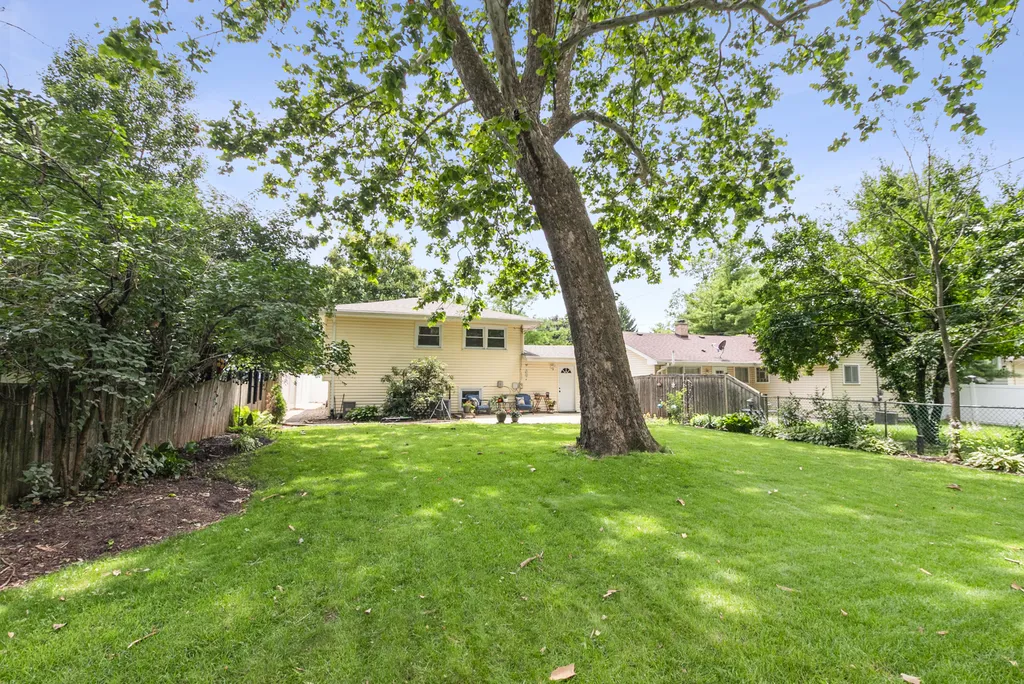 678 Sheehan Avenue Glen Ellyn IL 60137