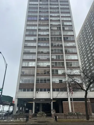 6171 North Sheridan Road Chicago IL 60660