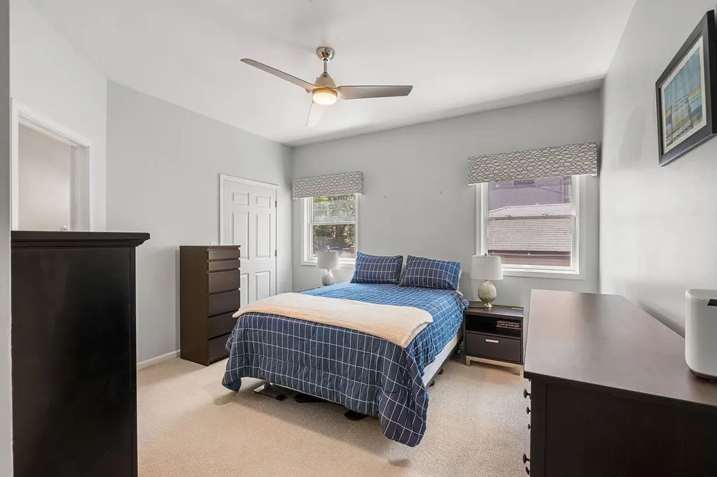 1123 West Grace Street Chicago IL 60613