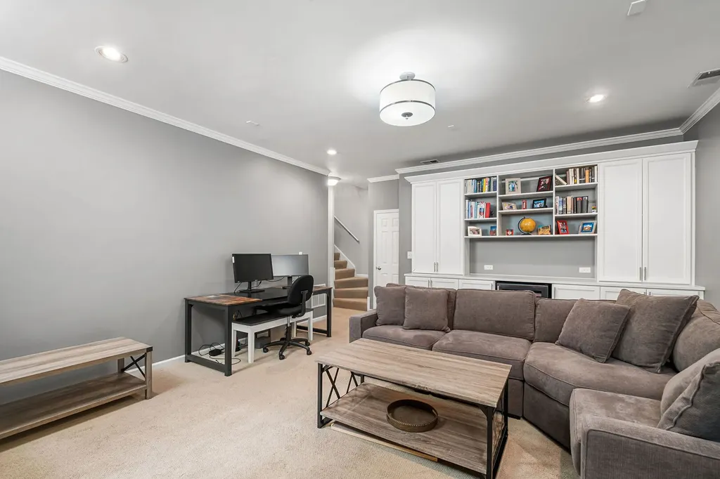 1123 West Grace Street Chicago IL 60613