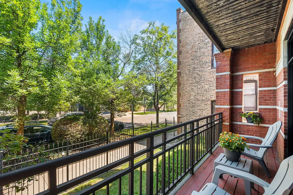 1123 West Grace Street Chicago IL 60613