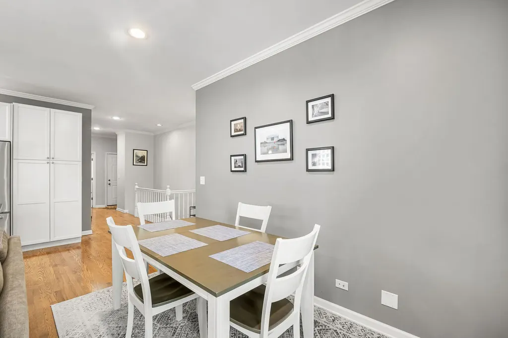 1123 West Grace Street Chicago IL 60613