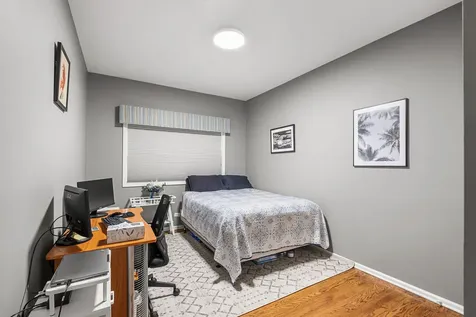 1123 West Grace Street Chicago IL 60613
