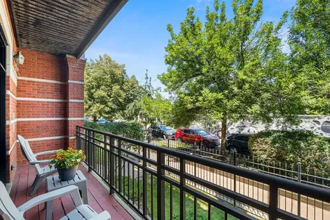 1123 West Grace Street Chicago IL 60613
