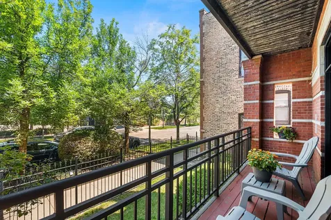 1123 West Grace Street Chicago IL 60613