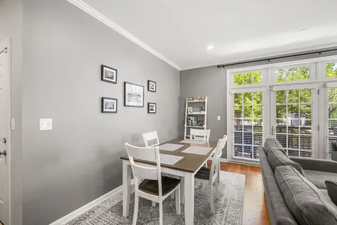 1123 West Grace Street Chicago IL 60613