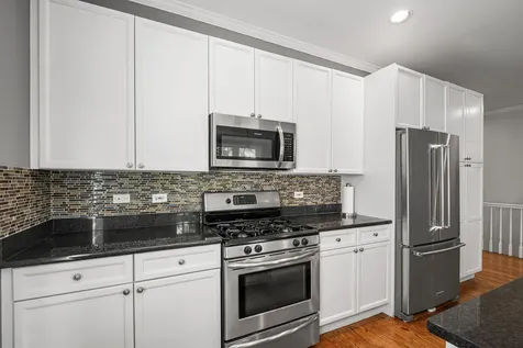 1123 West Grace Street Chicago IL 60613
