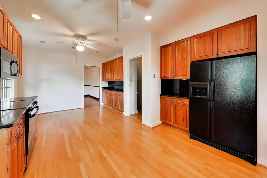6933 North Oriole Avenue Chicago IL 60631