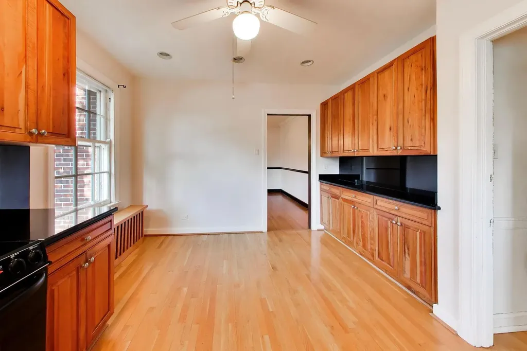 6933 North Oriole Avenue Chicago IL 60631
