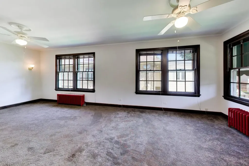 6933 North Oriole Avenue Chicago IL 60631
