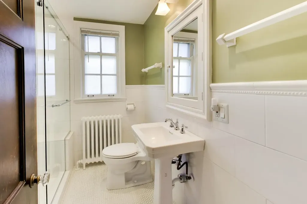 6933 North Oriole Avenue Chicago IL 60631