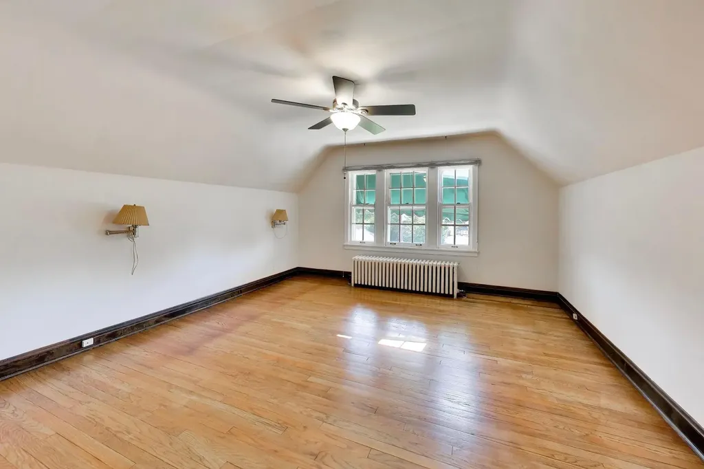 6933 North Oriole Avenue Chicago IL 60631
