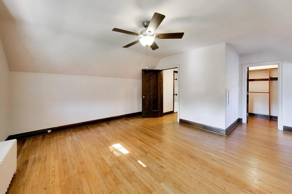 6933 North Oriole Avenue Chicago IL 60631