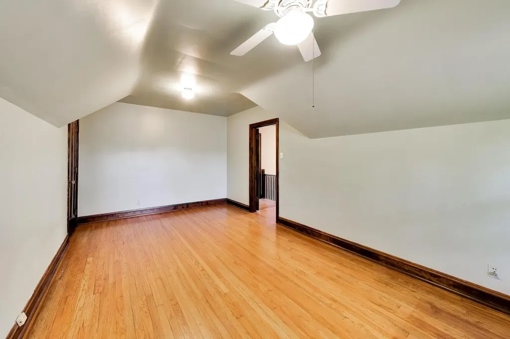 6933 North Oriole Avenue Chicago IL 60631