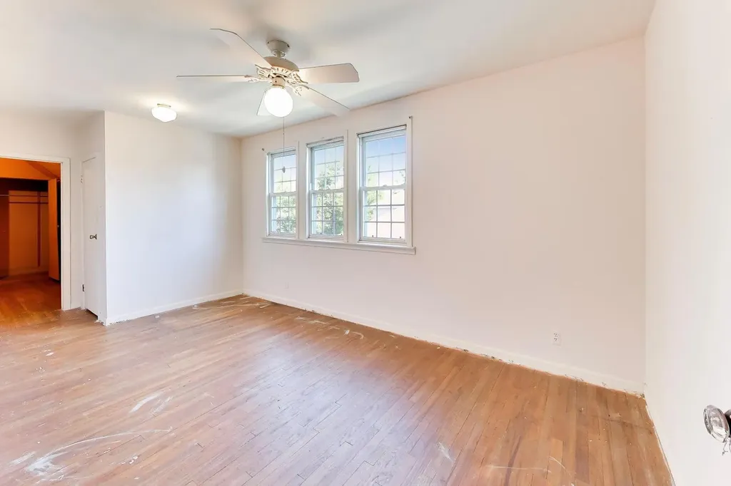 6933 North Oriole Avenue Chicago IL 60631