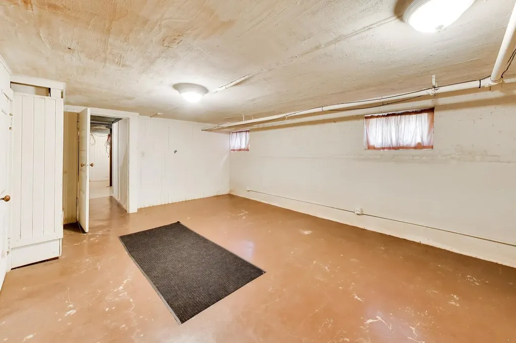 6933 North Oriole Avenue Chicago IL 60631