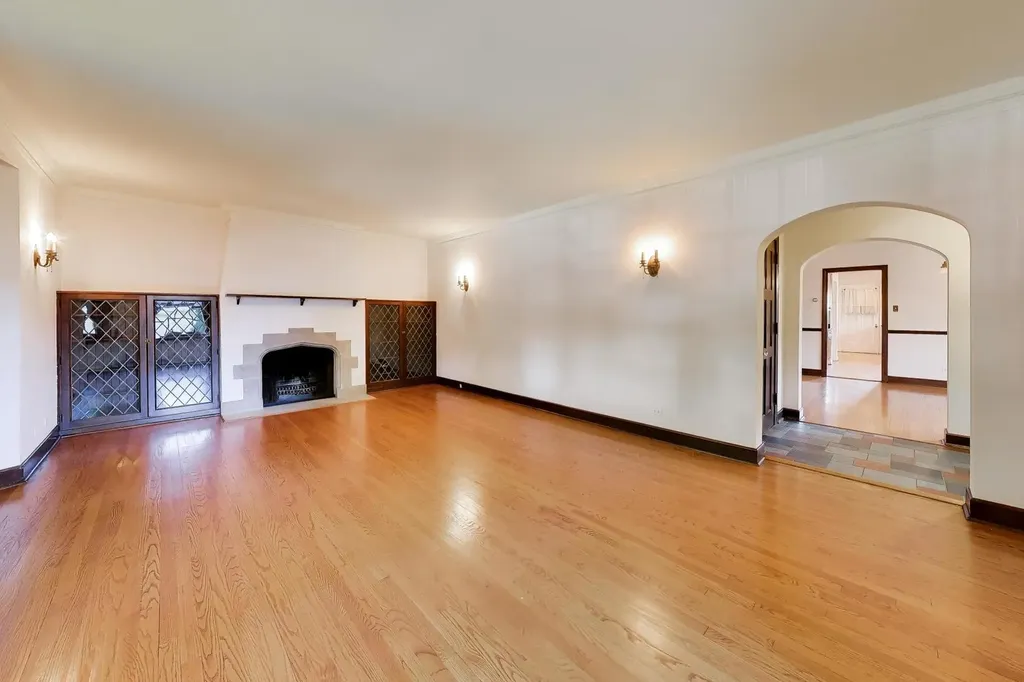 6933 North Oriole Avenue Chicago IL 60631