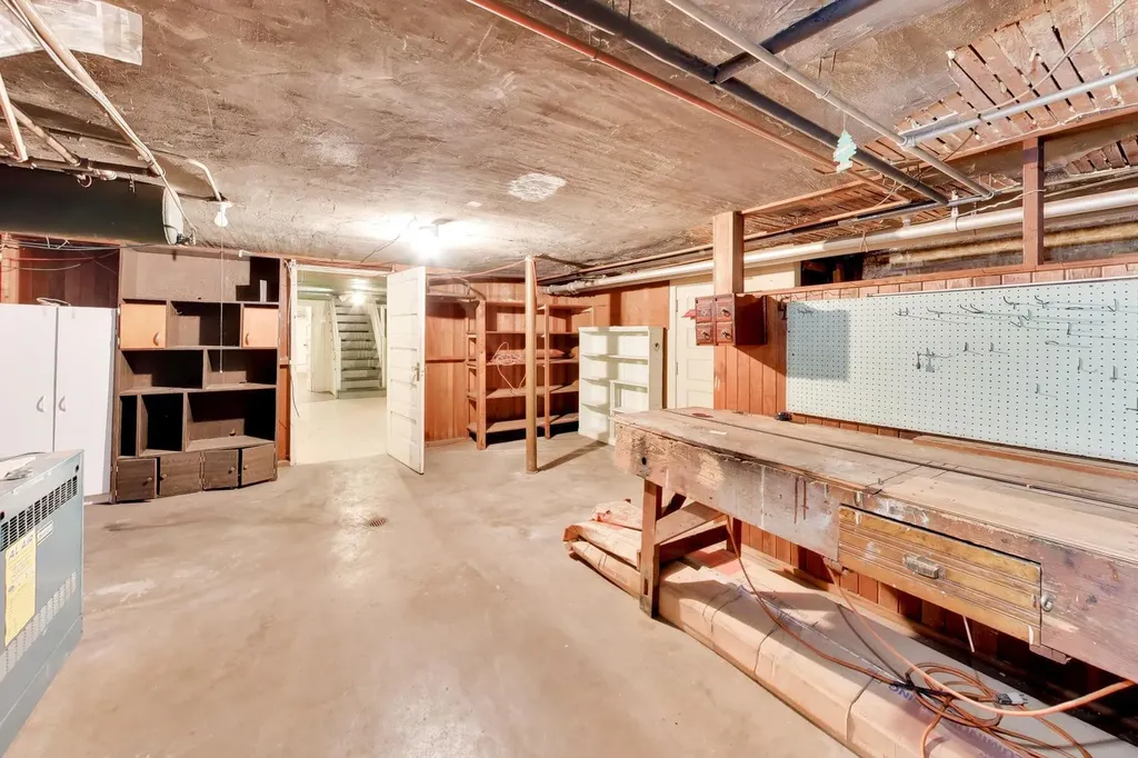 6933 North Oriole Avenue Chicago IL 60631