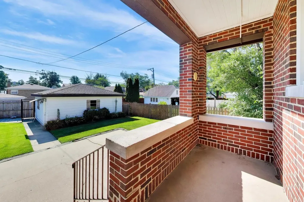 6933 North Oriole Avenue Chicago IL 60631