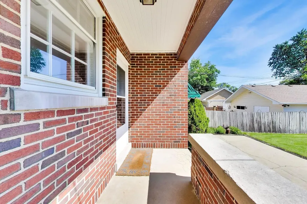 6933 North Oriole Avenue Chicago IL 60631