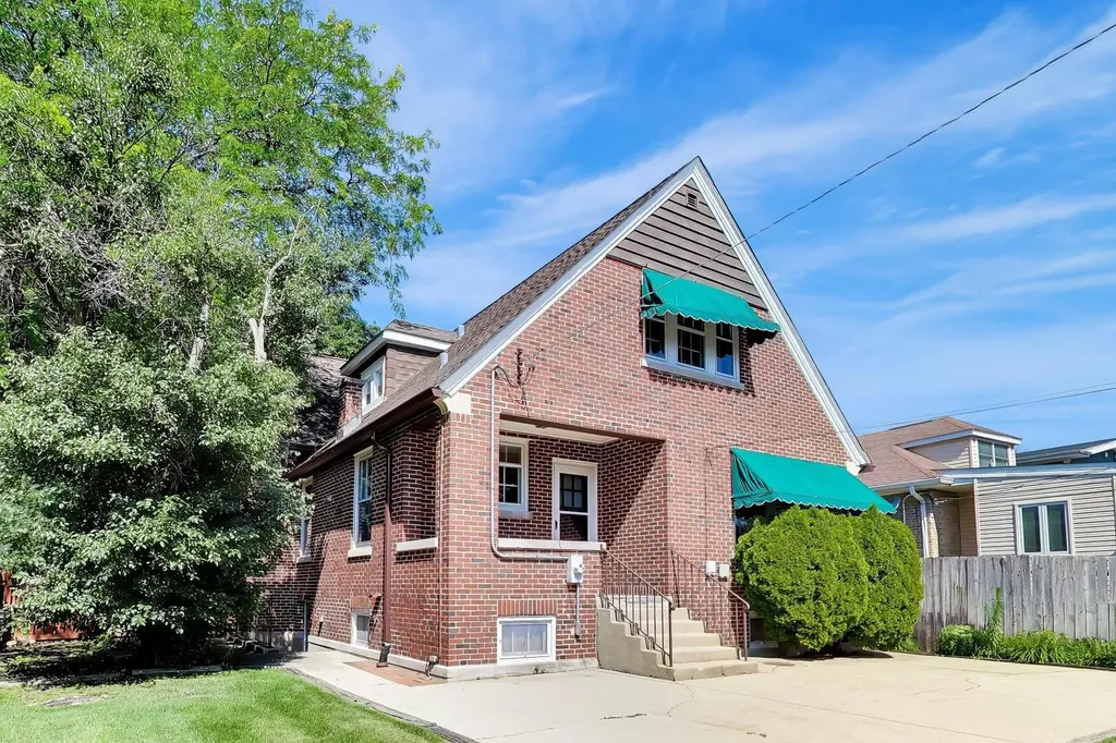 6933 North Oriole Avenue Chicago IL 60631