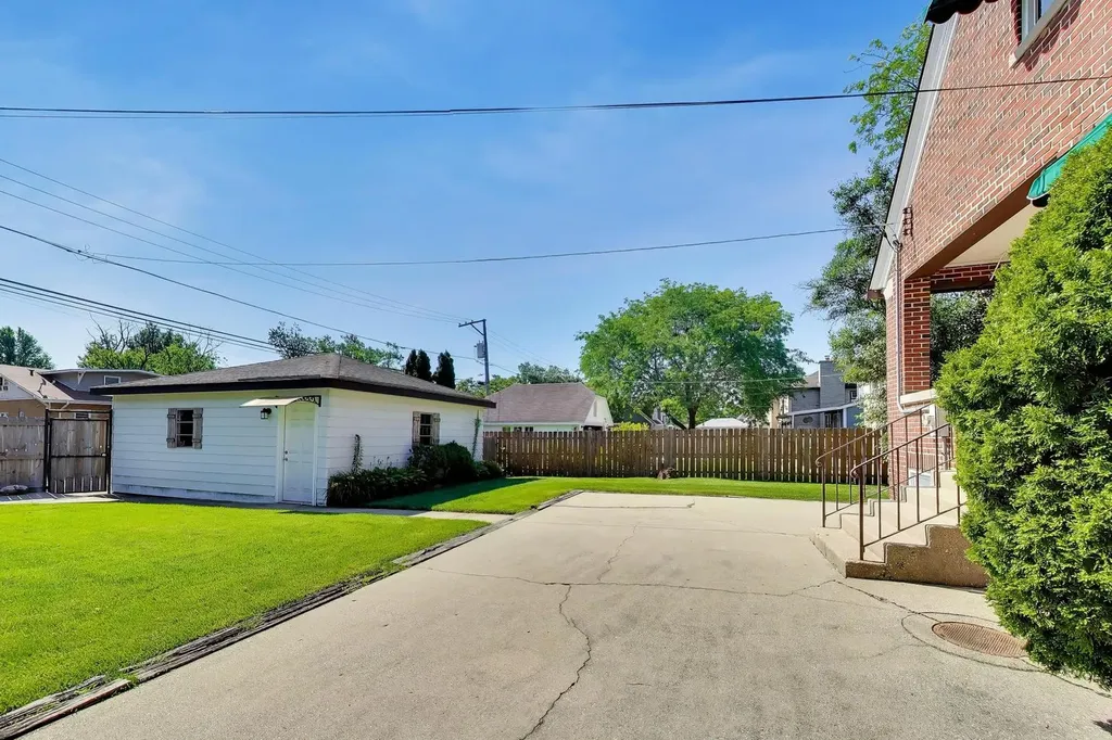 6933 North Oriole Avenue Chicago IL 60631