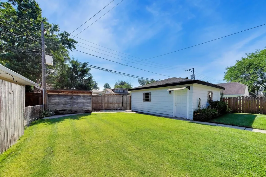 6933 North Oriole Avenue Chicago IL 60631