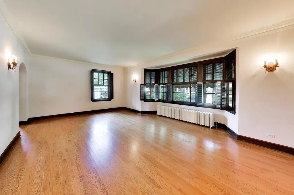 6933 North Oriole Avenue Chicago IL 60631