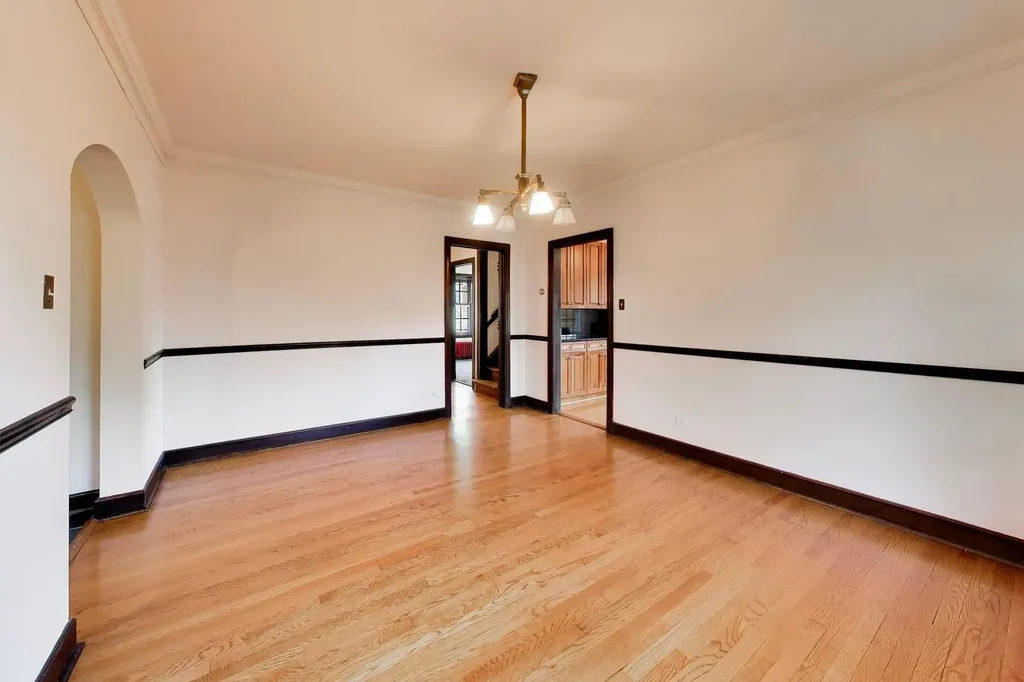 6933 North Oriole Avenue Chicago IL 60631