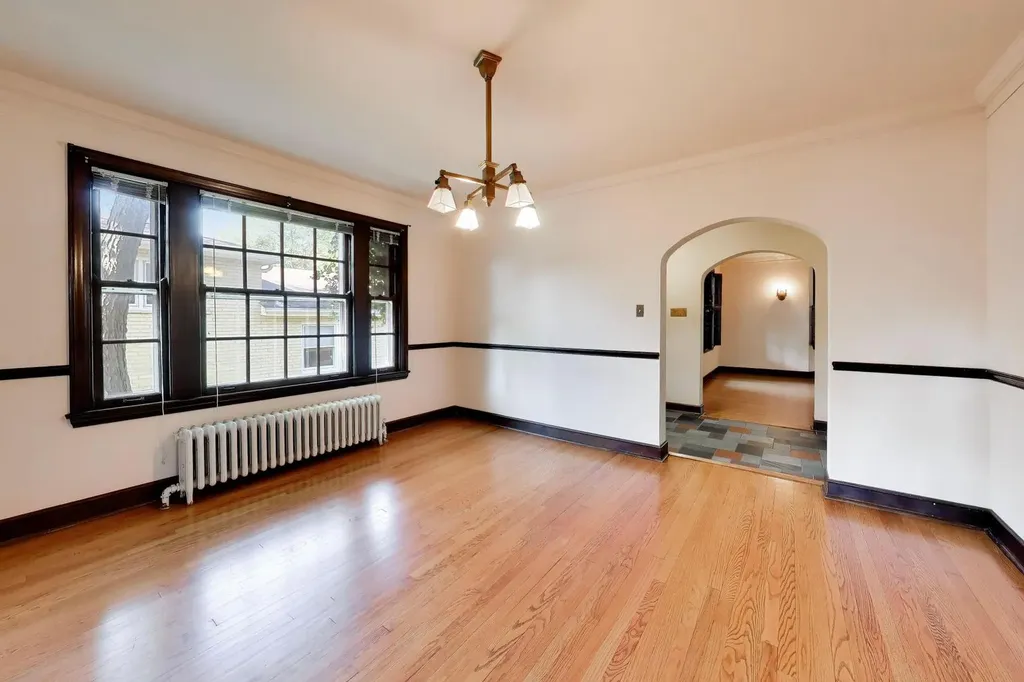 6933 North Oriole Avenue Chicago IL 60631