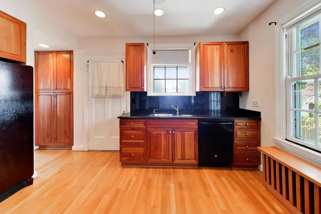 6933 North Oriole Avenue Chicago IL 60631