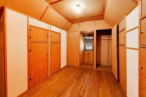 6933 North Oriole Avenue Chicago IL 60631