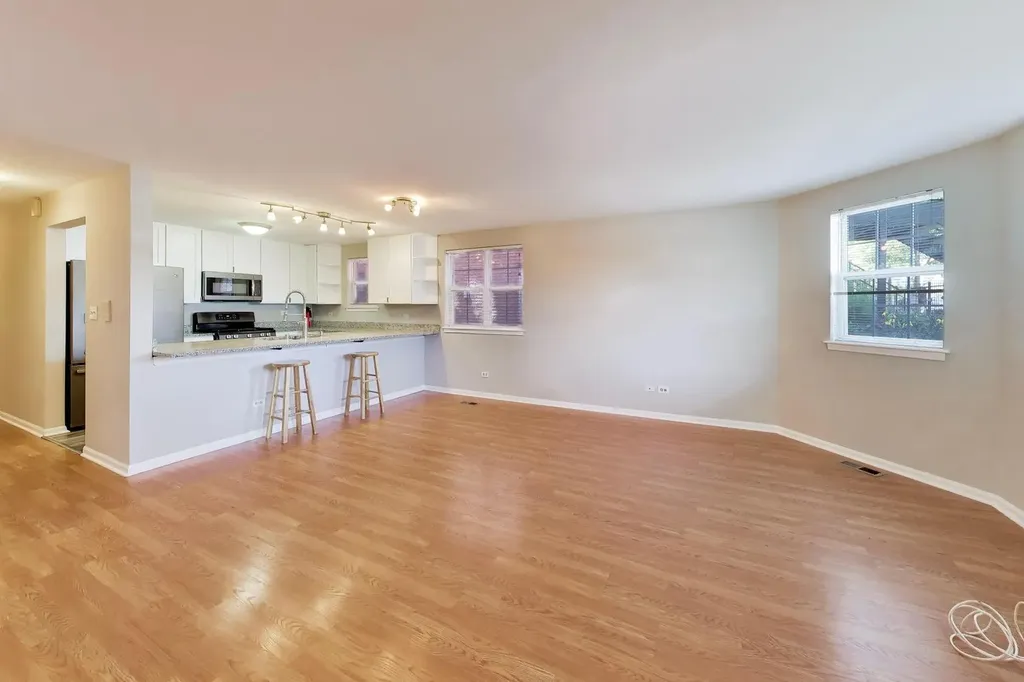 1453 North Larrabee Street Chicago IL 60610