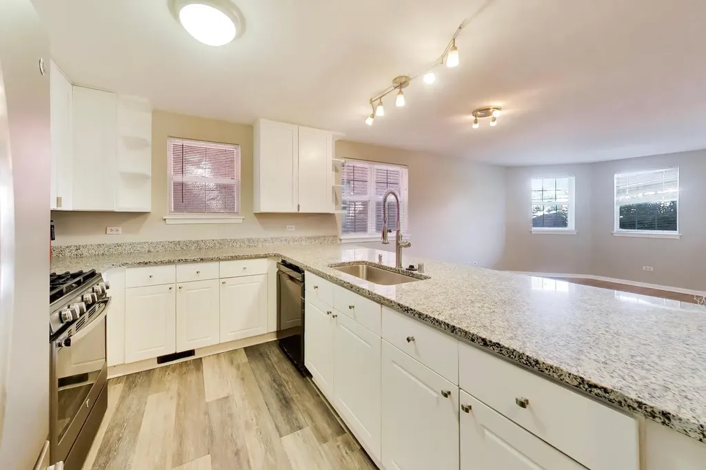 1453 North Larrabee Street Chicago IL 60610