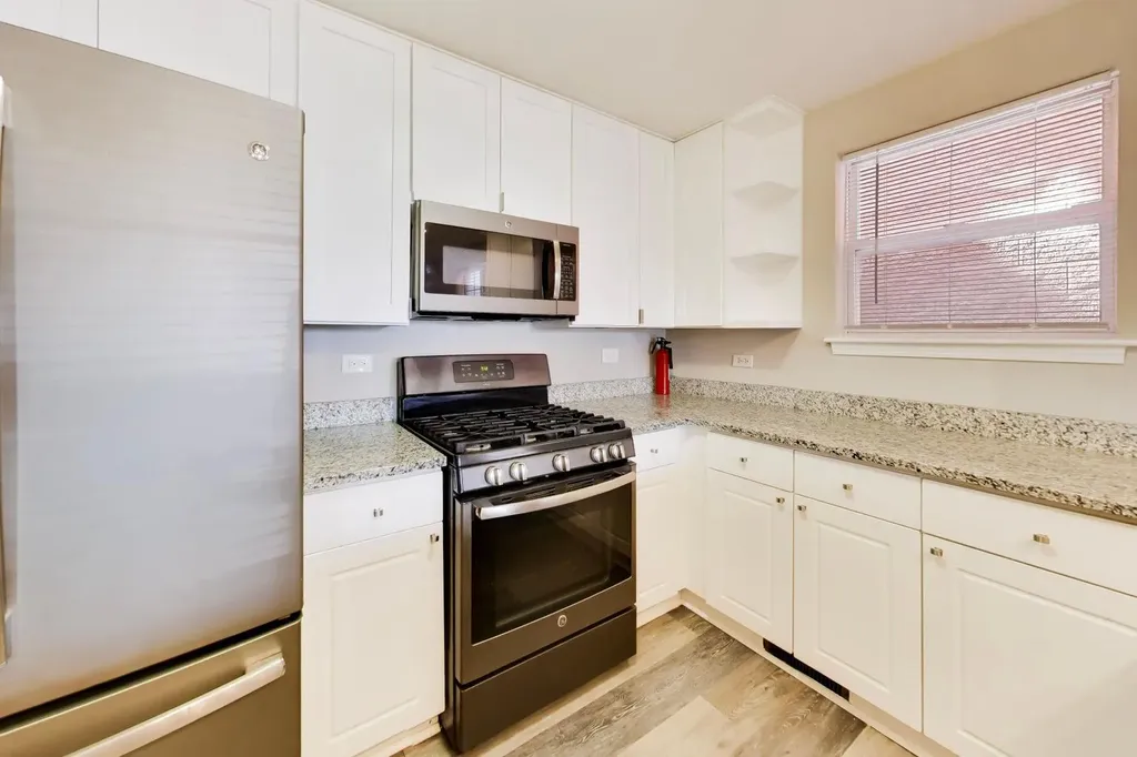 1453 North Larrabee Street Chicago IL 60610