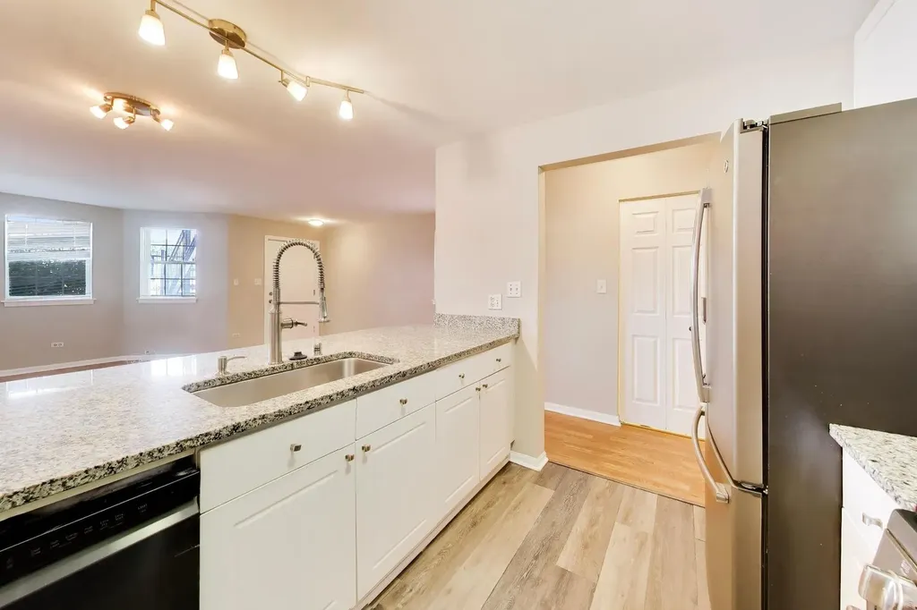 1453 North Larrabee Street Chicago IL 60610