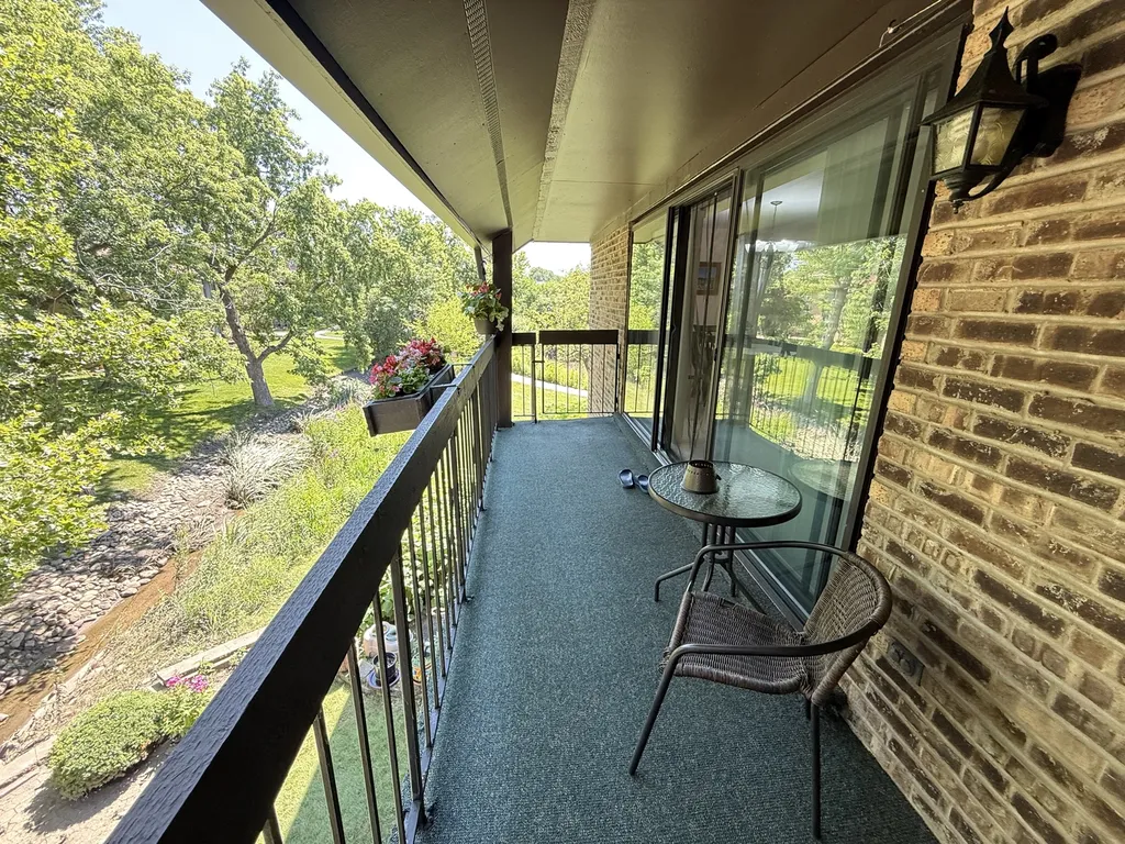 6135 Essex Court Willowbrook IL 60527