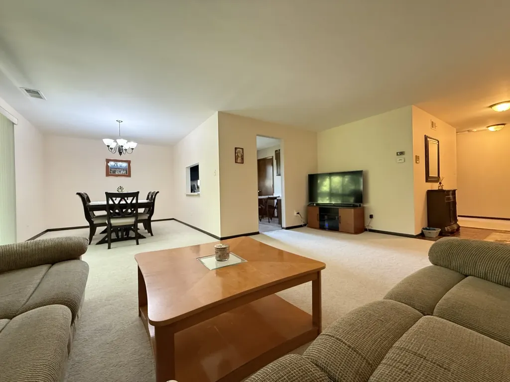 6135 Essex Court Willowbrook IL 60527