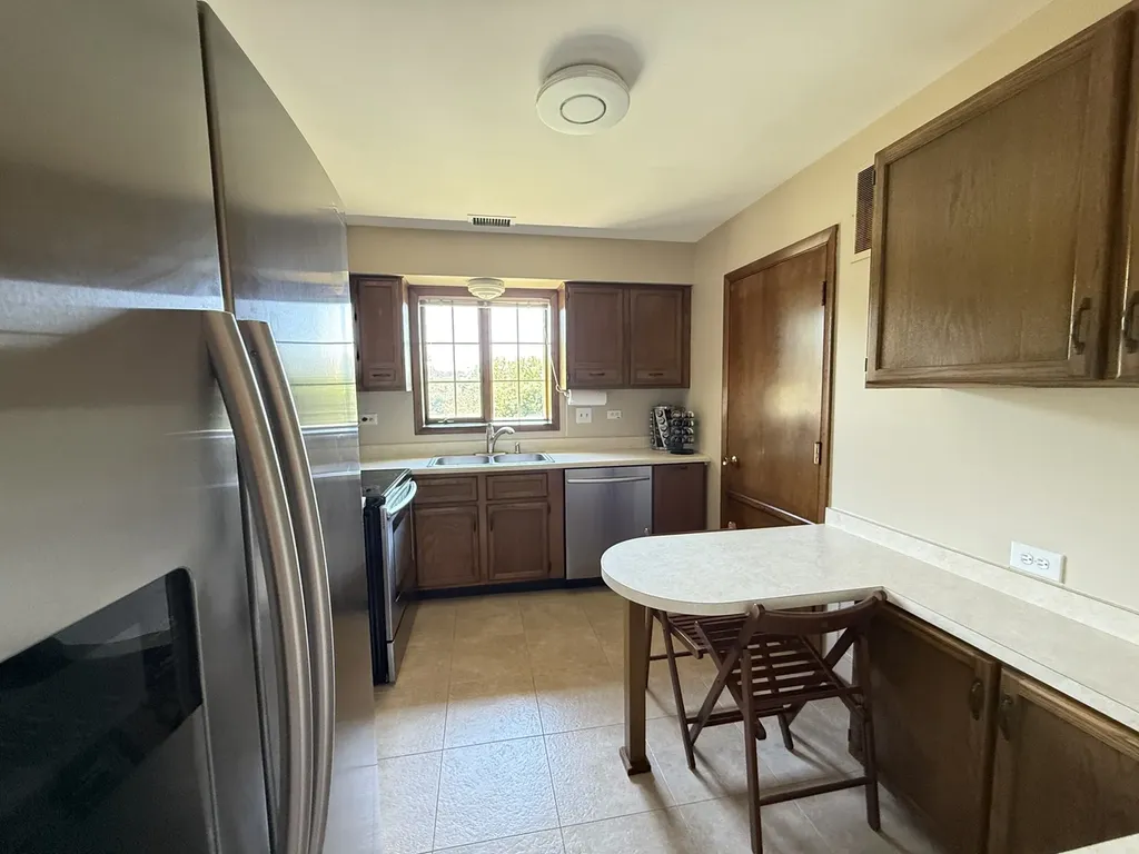 6135 Essex Court Willowbrook IL 60527