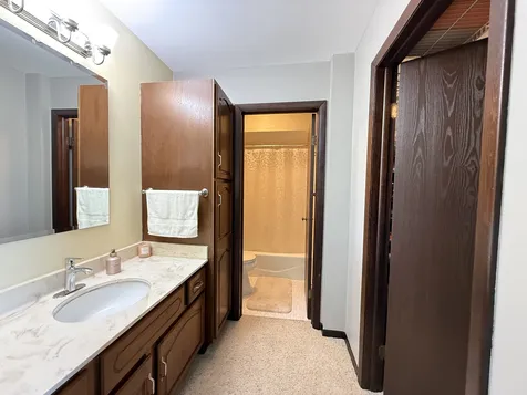 6135 Essex Court Willowbrook IL 60527