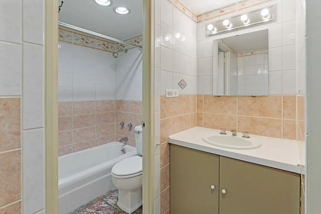 175 East Delaware Place Chicago IL 60611