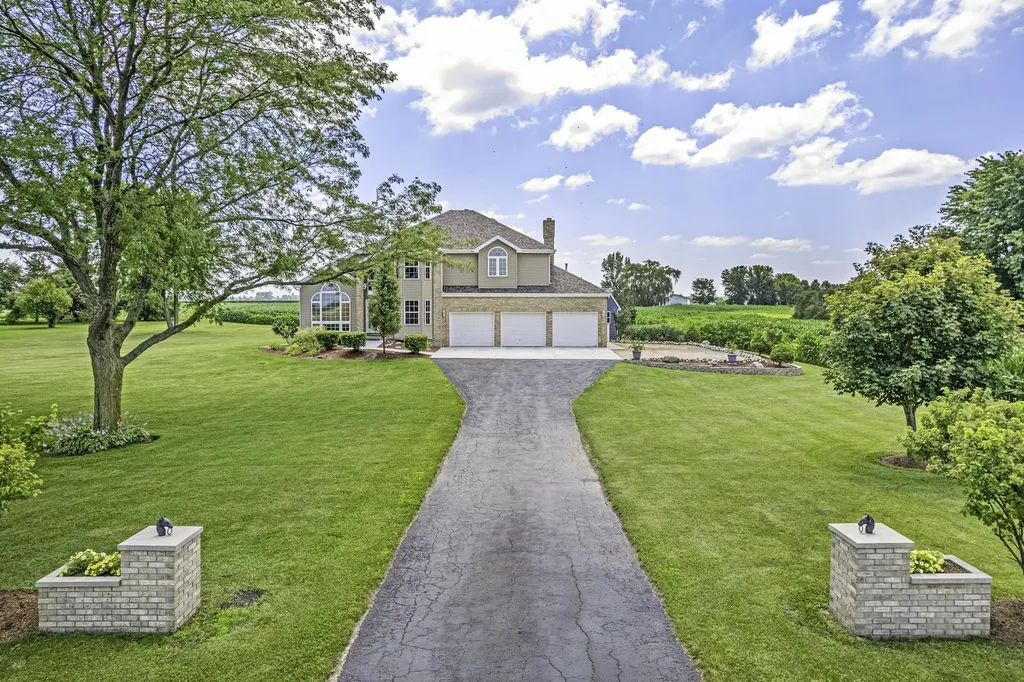 1758 North 44th Road Leland IL 60531