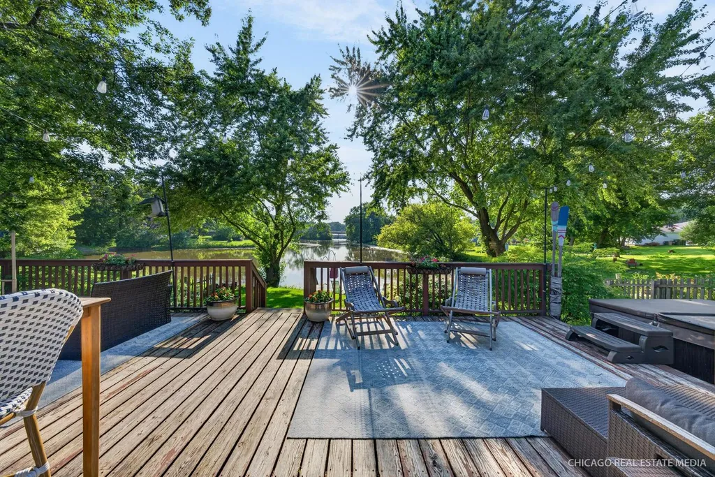 325 Council Trail Lake In The Hills IL 60156