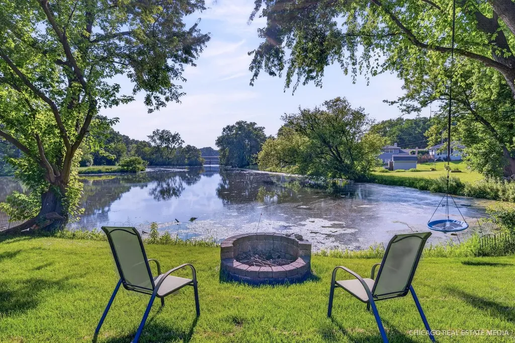 325 Council Trail Lake In The Hills IL 60156