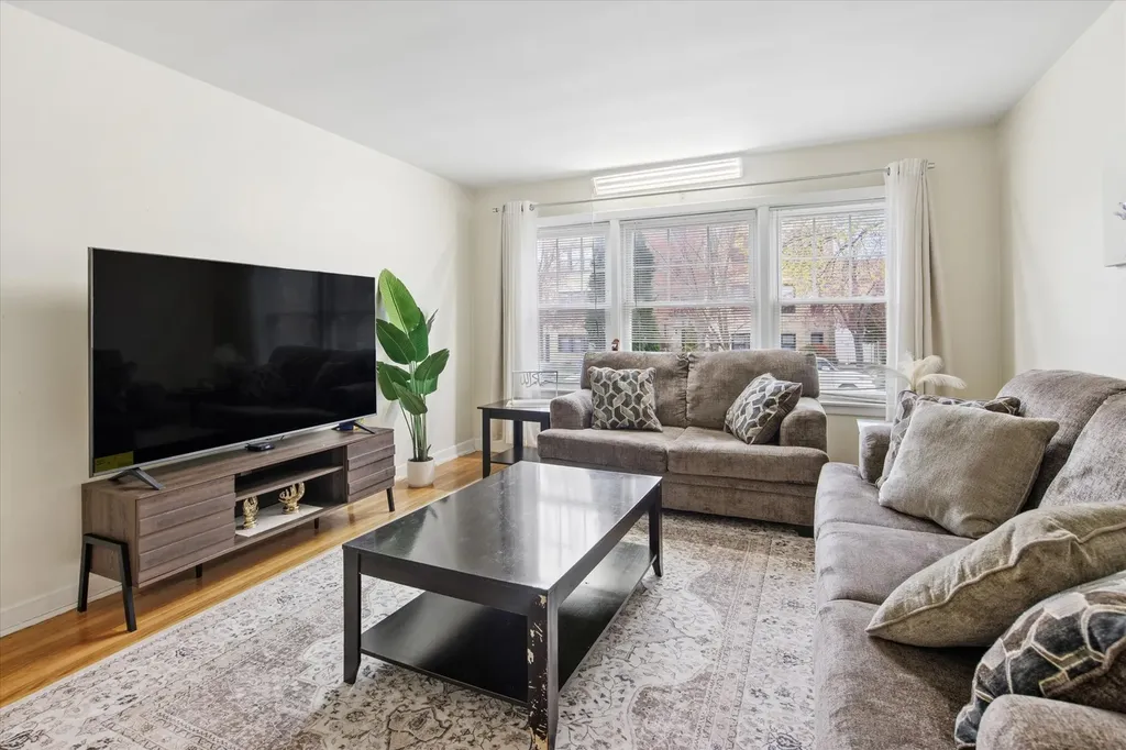 2545 West Summerdale Avenue Chicago IL 60625