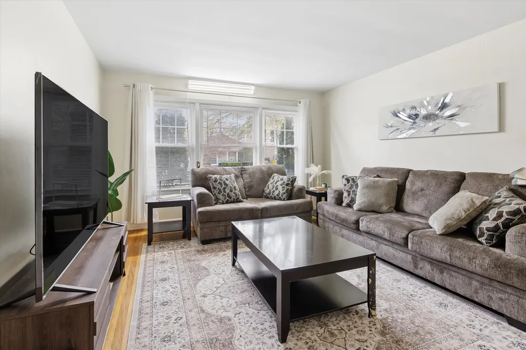 2545 West Summerdale Avenue Chicago IL 60625